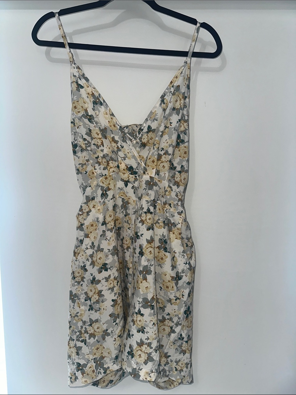 Cream Floral Sleeveless Romper with V-Neck
